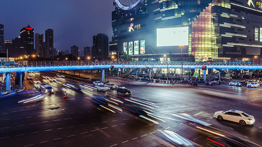 城市夜晚马路车流图片