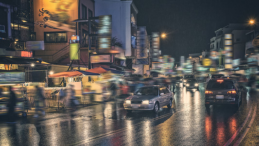车辆购置税雨后的街道背景