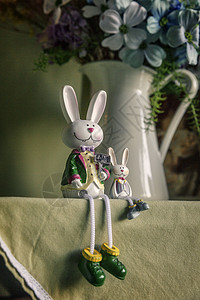 小白兔插图玩偶摆设背景