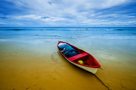 普吉岛的蓝天白云大海沙滩小船背景图片