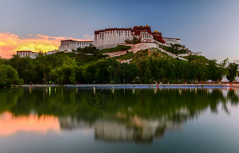 水上布达拉宫背景图片