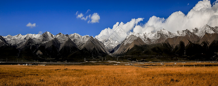 牛郎岗青海岗什卡雪山背景