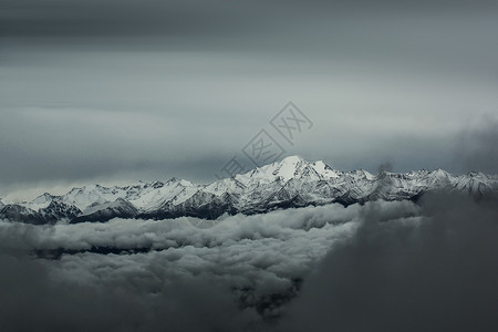 青海岗什卡雪山图片