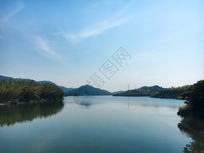 平静的河面背景