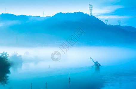 浓雾中的小船背景图片