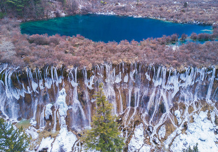 蓝色冰雪航拍冬季九寨沟诺日朗瀑布背景