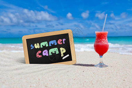 夏天海边的夏令营小黑板背景图片