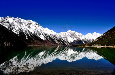 对称风景西藏然乌湖雪山倒影背景