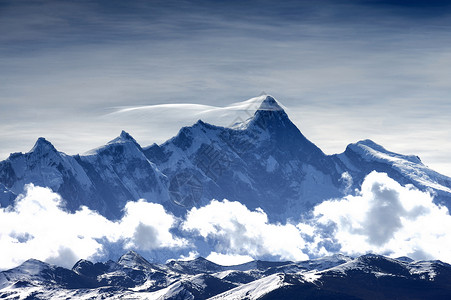 西藏南迦巴瓦峰的帽子云背景图片