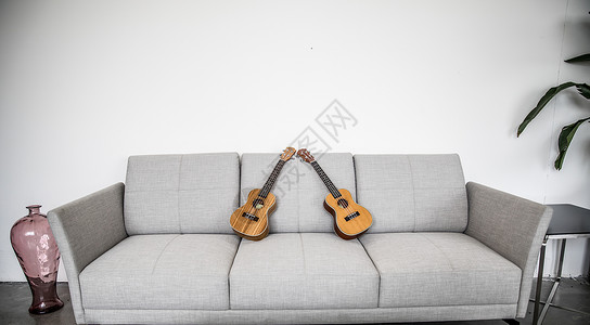 沙发上的吉他背景图片