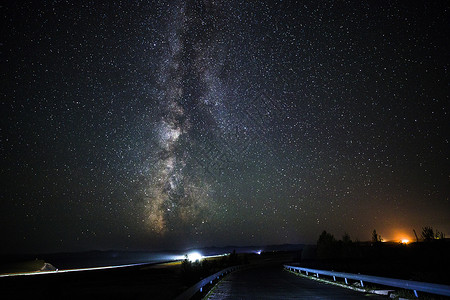 高速路下的银河系星光闪闪高清图片素材