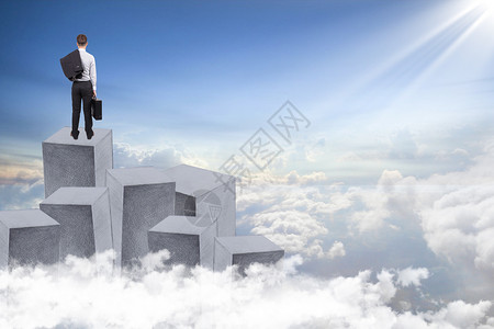 登上云端的男人 背景图片