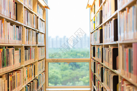 图书馆书架上排列整齐的书看书高清图片素材