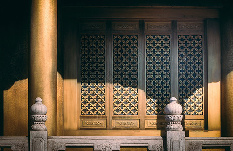 中式宫殿的格窗背景图片