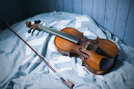孤立的小提琴背景图片