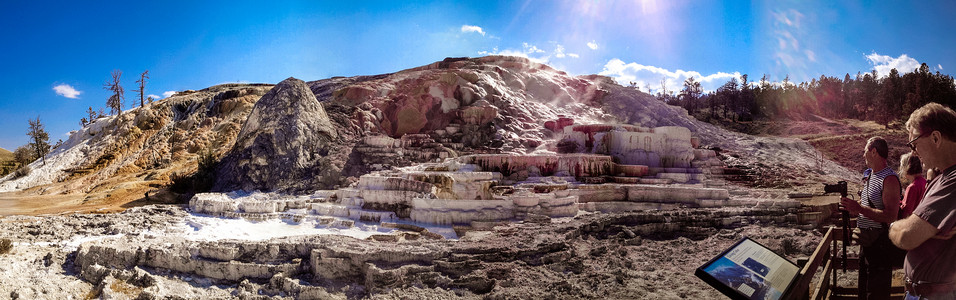 猛犸公园美国黄石公园的猛犸热泉背景