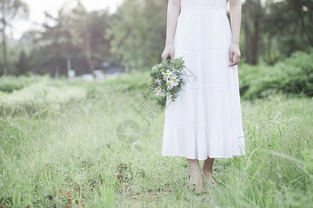 婚纱照片手拿花的小清新人像背景