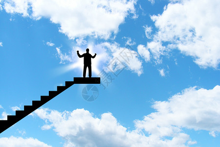 成功人士站立在台阶上高清图片
