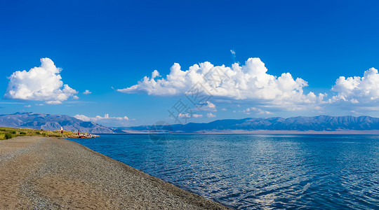新疆赛里木湖蓝天湖泊美景背景