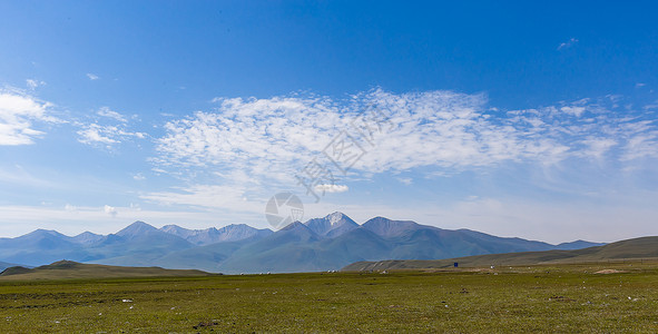 风景秀美新疆草原山峰美景背景