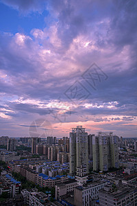城市上空的云彩图片