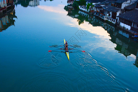 水上划艇竞技背景图片