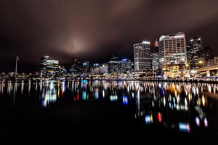 夜幕中的悉尼情人港背景