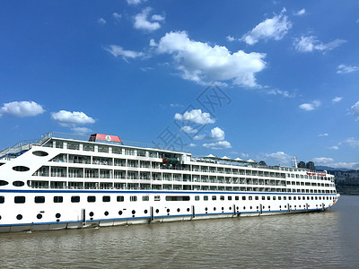 重庆长江三峡水面上的游轮背景