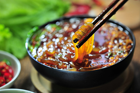 中式烹饪美味的酸辣粉背景