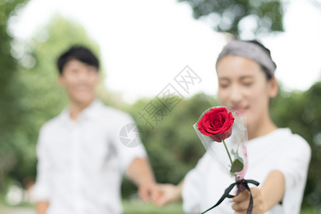 送女友礼物男生送玫瑰花给女生背景