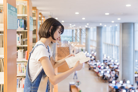 女书大学女生图书馆学习背景