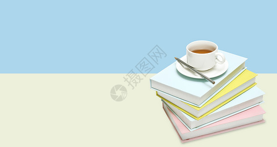 咖啡书籍清新糖果背景上的书堆设计图片
