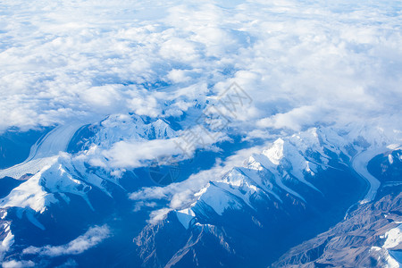 飞机上日出雪山云海飞机上航拍仙境云层高空背景