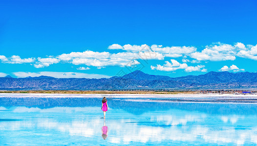 天空美女盐湖倒影背景