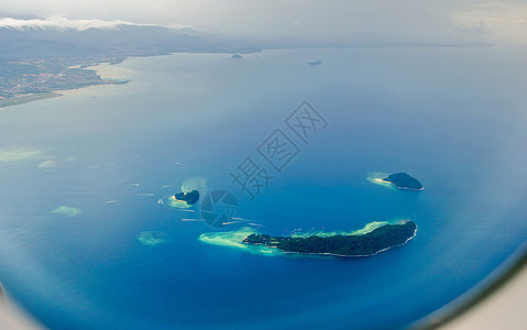 从高空航拍大海及岛屿背景图片