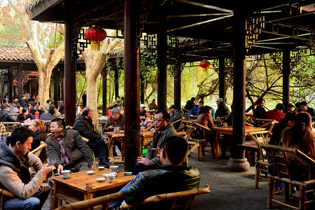 成都人民公园内的传统茶馆背景图片