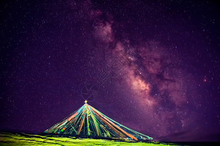 行动轨迹青海湖星空背景