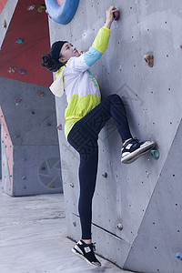 美女在户外运动场所攀岩锻炼背景图片