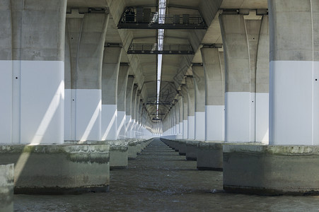 长江大桥桥洞图片