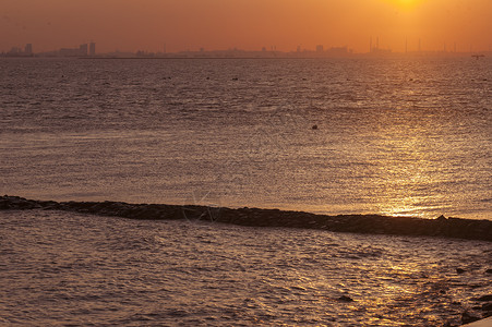 黄浦江夕阳下的长江图片