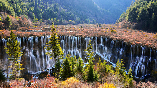 诺日朗瀑布草原山流水高清图片