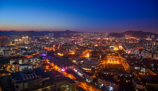 大连海事大学现代城市大连傍晚夜景背景