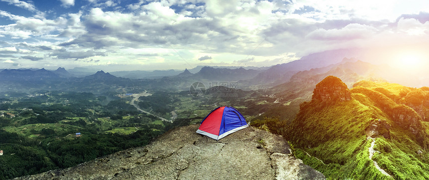 攀登高山全景图图片