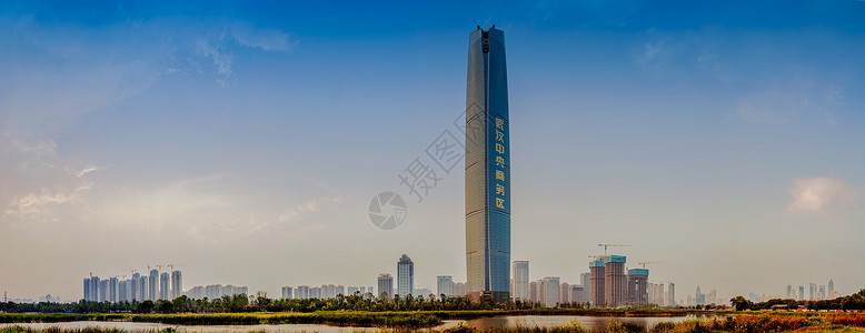 武汉黄昏商务区CBD高楼背景图片
