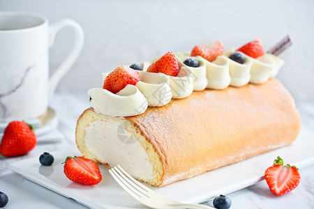 水果奶油蛋糕卷高清图片