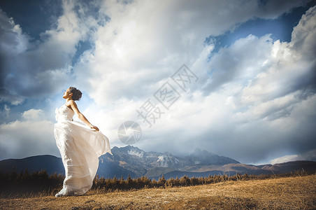 梦幻女模特婚纱背景