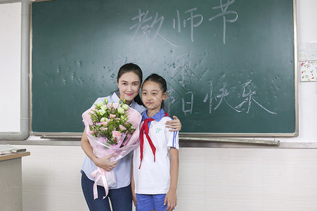 拿花束女教师教师节女同学给女老师献花背景