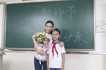 拿花束女教师教师节女同学给女老师献花背景