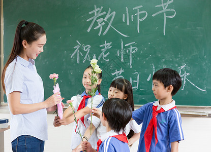 叩谢恩师教师节同学们送花送礼物给老师背景