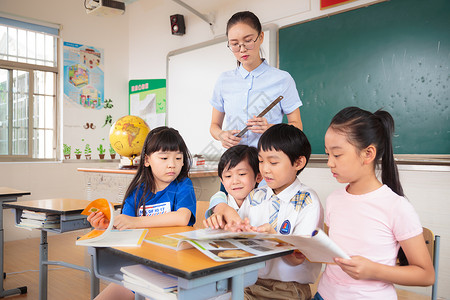 学生教室上课课堂图片